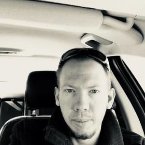 Meet your Posher, Clint